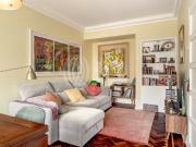 Apartamento T2, com varanda e mobilado, em Lisboa