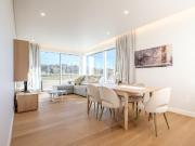 Apartamento T2, com varanda e vista mar, em Quarteira...