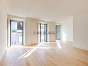 Apartamento T2 com varanda e vista rio em Lisboa