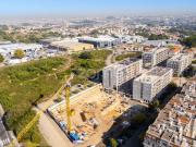 Apartamento T2 com varanda em construção, situado no 3º piso