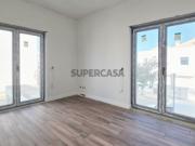 Apartamento T2 com varanda, garagem e piscina em Tavira