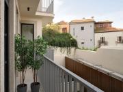 Apartamento T2 com varanda junto à estação de São Bento
