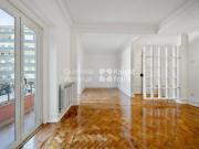 Apartamento T2 com varanda para venda no Areeiro