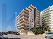 Apartamento T2 com varanda sito na Urbanização Mar e...