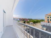Apartamento T2 com varandas, terraço, garagem e vista mar