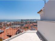 Apartamento T2 com vista Tejo na Bica/Misericórdia