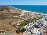 Apartamento T2 de luxo a estrear, com vista mar e a 50...