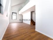 Apartamento T2 duplex com estacionamento e varanda, em...