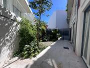 Apartamento T2 duplex com jardim e estacionamento em Lisboa