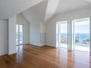 Apartamento T2 duplex para arrendar com vista mar no Estoril