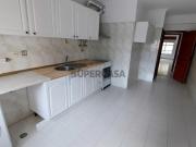 Apartamento T2, em Mem Martins, com arrecadação...