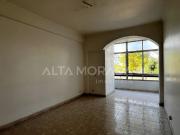 Apartamento T2 em Oeiras | Totalmente remodelado + Varanda