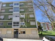 Apartamento T2 em remodelação total à venda em Benfica