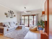 Apartamento T2 em Santo António dos Cavaleiros e Frielas