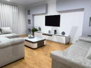 Apartamento T2, garagem e arrecadação em Arrentela Seixal