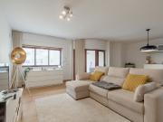 Apartamento T2, garagem e varanda, Parque das Nações