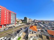 Apartamento T2 localizado em ltimo piso a escassos...