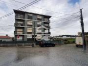Apartamento T2, localizado no 3º andar de um prédio sem...