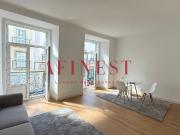 APARTAMENTO T2 NA RUA DOS ANJOS EXCELENTE EXPOSIÇÃO...