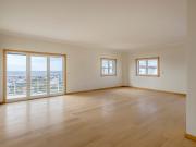 Apartamento T2 no condomínio L Towers, em Paço de Arcos