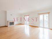 APARTAMENTO T2 NO ESTORIL EM REMODELAÇÃO