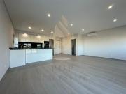 Apartamento T2 novo, com garagem em box, em zona nobre...