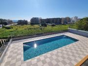 Apartamento T2 novo com garagem, piscina e vista mar, a...