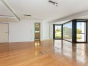 Apartamento T2 para arrendamento sem móveis nas Avenidas...