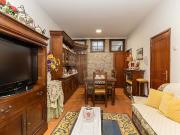 Apartamento T3 convertido em T2, localizado numa rua...