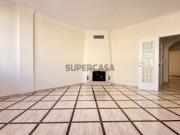 Apartamento T2 para venda no Seixal, com marquise e despensa