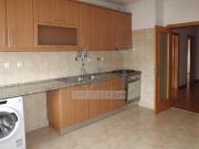 Apartamento T2, R/C com 124 m², com parqueamento...