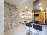 Apartamento T2 Remodelado com Garagem — Encosta do Sol