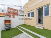 Apartamento T2 Remodelado com Logradouro e Barbecue