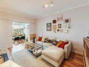 Apartamento T2 remodelado, com logradouro, em So...