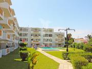 Apartamento T2 Remodelado com Piscina e Estacionamento –...