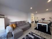 Apartamento T2 Remodelado com Suite, Varanda e Garagem...