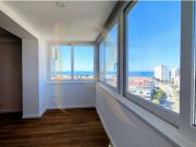Apartamento T2 remodelado com vista mar, elevador e...