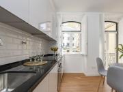 Apartamento T2 remodelado e mobilado com vista rio