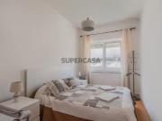 Apartamento T2 remodelado e mobilado no centro de Almada