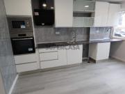 Apartamento T2 renovado, com arrecadação e a 2 km da praia