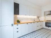 Apartamento T2 renovado, com estacionamento e elevador,...