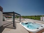 Apartamento T2 renovado com rooftop completo com jacuzzi...
