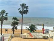 Apartamento T2 renovado com vista frontal da praia