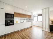 Apartamento T2 Renovado de 2 Frentes com Varanda e Lugar...