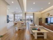 Apartamento T2 Renovado e com Varandas em Algés