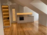 Apartamento T2 renovado em Santo António em Lisboa