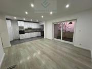 Apartamento T2, renovado, luminoso, situado em Cascais...