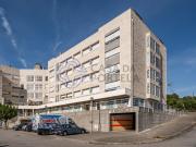 Apartamento T2 renovado, mobilado e equipado, servido de...