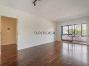 Apartamento T2 renovado, na Rua São João Bosco