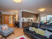 Apartamento T2 Renovado no Lumiar – Suíte, Varandas,...